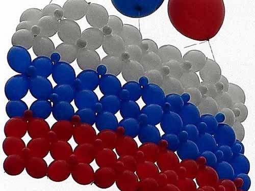 панно из шары воздушных на день россии