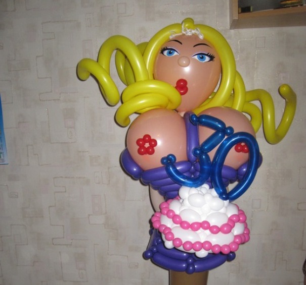 фигура девушки из воздушных шаров