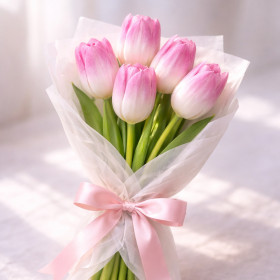 Букет из 5 бело-розовых тюльпанов