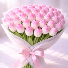 Букет из 41 бело-розового тюльпана