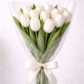 Букет из 15 белых тюльпанов