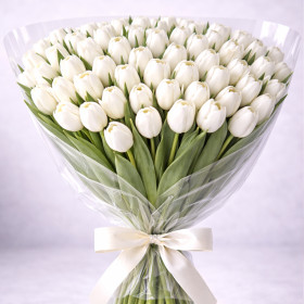 Букет из 90 белых тюльпанов
