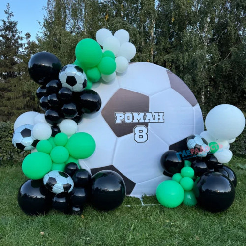 Круглая фотозона из шаров "Футбольный матч"