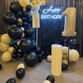 Фотозона из шаров "Чёрный Неон"