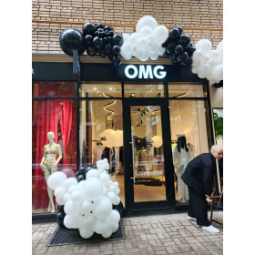 Арка из разнокалиберных шаров "Монополист" Арка из разнокалиберных шаров "Монополист"