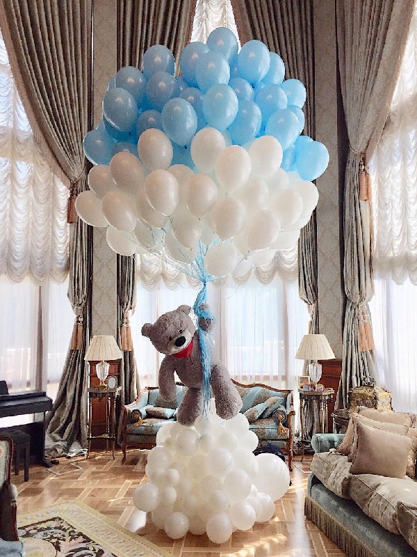 Облако из воздушных шаров с мишкой - купить в Москве недорого