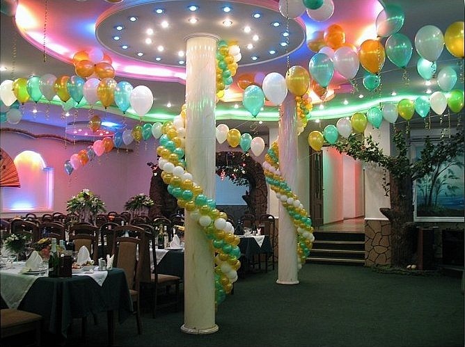 Оформление зала на юбилей воздушными шарами - как украсить зал к юбилею шариками