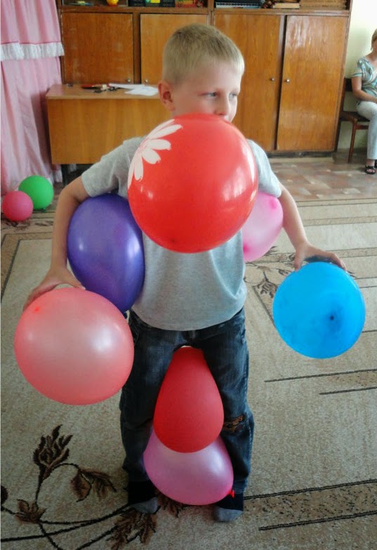 мальчик с шарами
