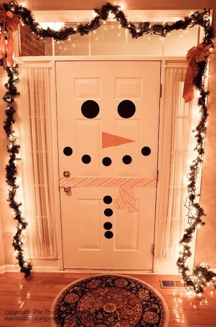 Как украсить двери к Новому году: 20 крутых идей — luchistii-sudak.ru