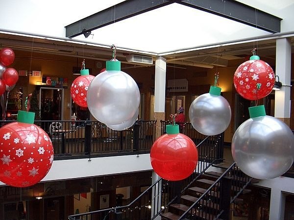 Новогодние шары и украшения из стекла, пластика, дерева или фетра