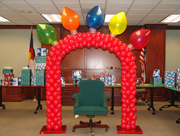 арка из шариков ассорти в офис