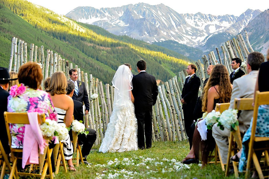 оформление свадьбы на горных скалах