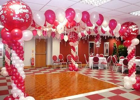 арки и поинты из воздушных шаров в зал на свадьбу